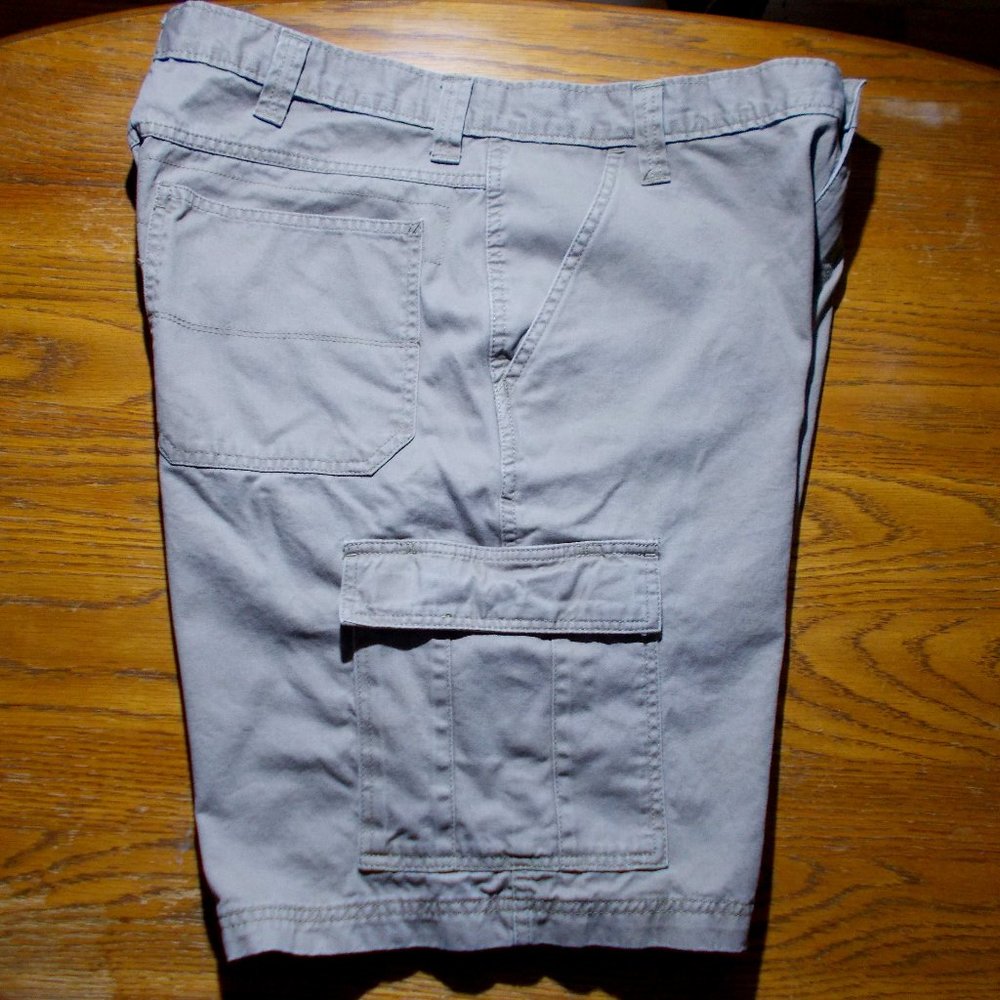 Wrangler Authentic Men's Cargo Outdoor Shorts Size 36 Color British Khaki NWOT - Picture 6 of 15